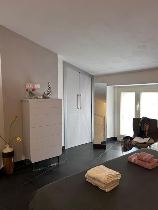 Elegante Appartamento Privato In Palazzo Storico Del XVIII - Pieno Centro 尼科西亚 外观 照片