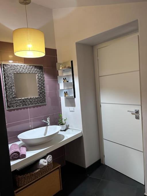 Elegante Appartamento Privato In Palazzo Storico Del XVIII - Pieno Centro 尼科西亚 外观 照片