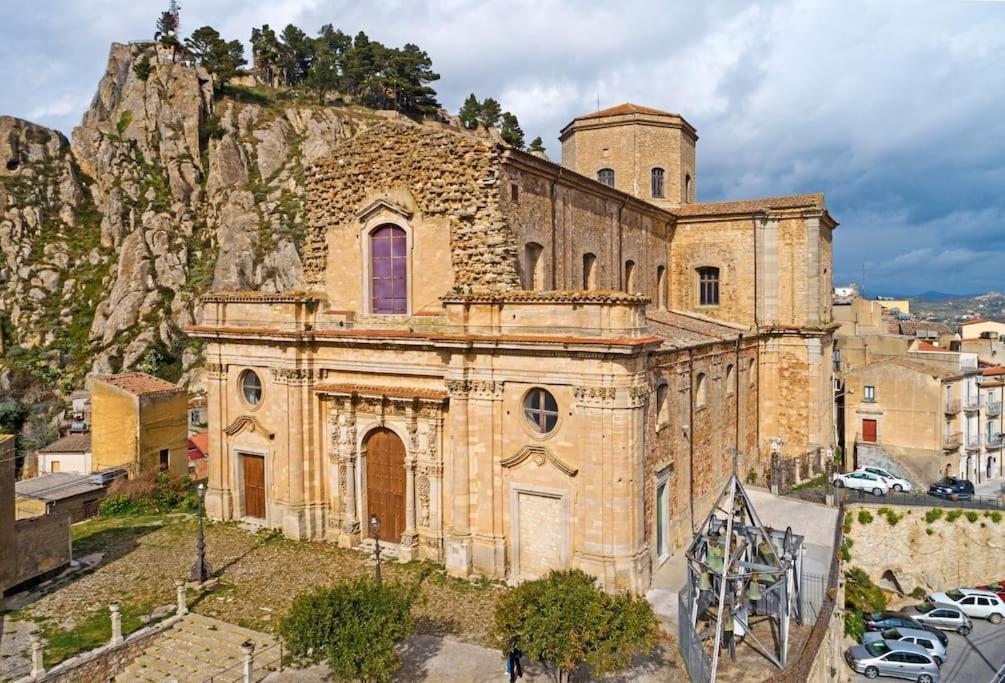 Elegante Appartamento Privato In Palazzo Storico Del XVIII - Pieno Centro 尼科西亚 外观 照片
