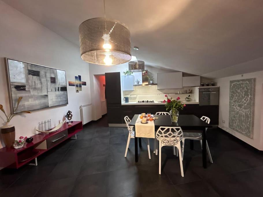 Elegante Appartamento Privato In Palazzo Storico Del XVIII - Pieno Centro 尼科西亚 外观 照片