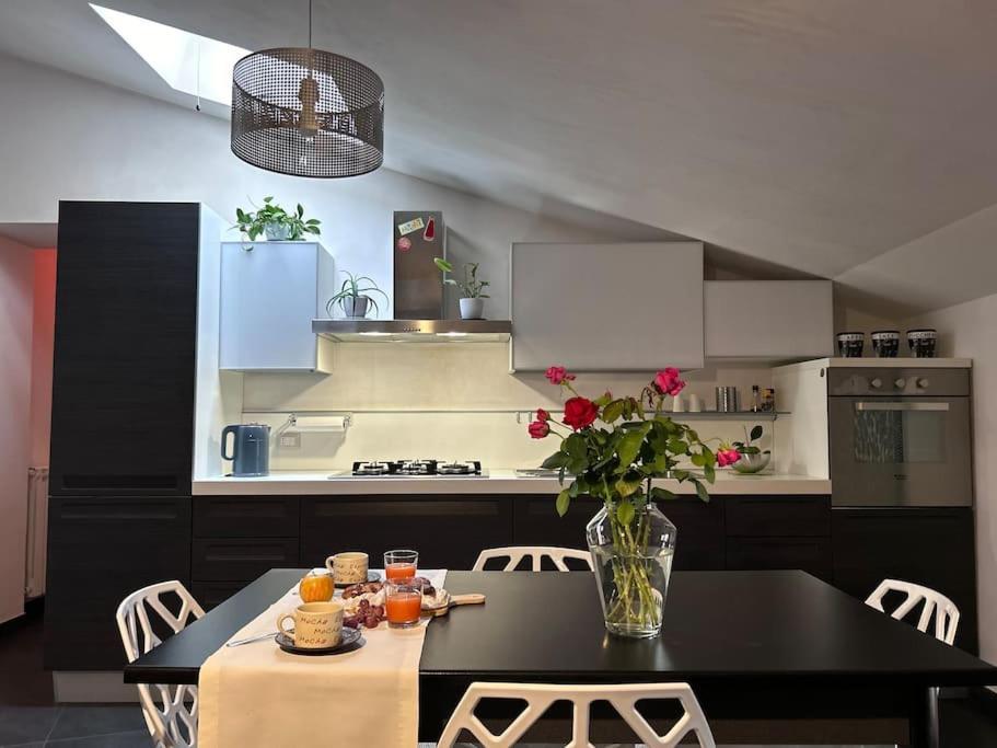 Elegante Appartamento Privato In Palazzo Storico Del XVIII - Pieno Centro 尼科西亚 外观 照片