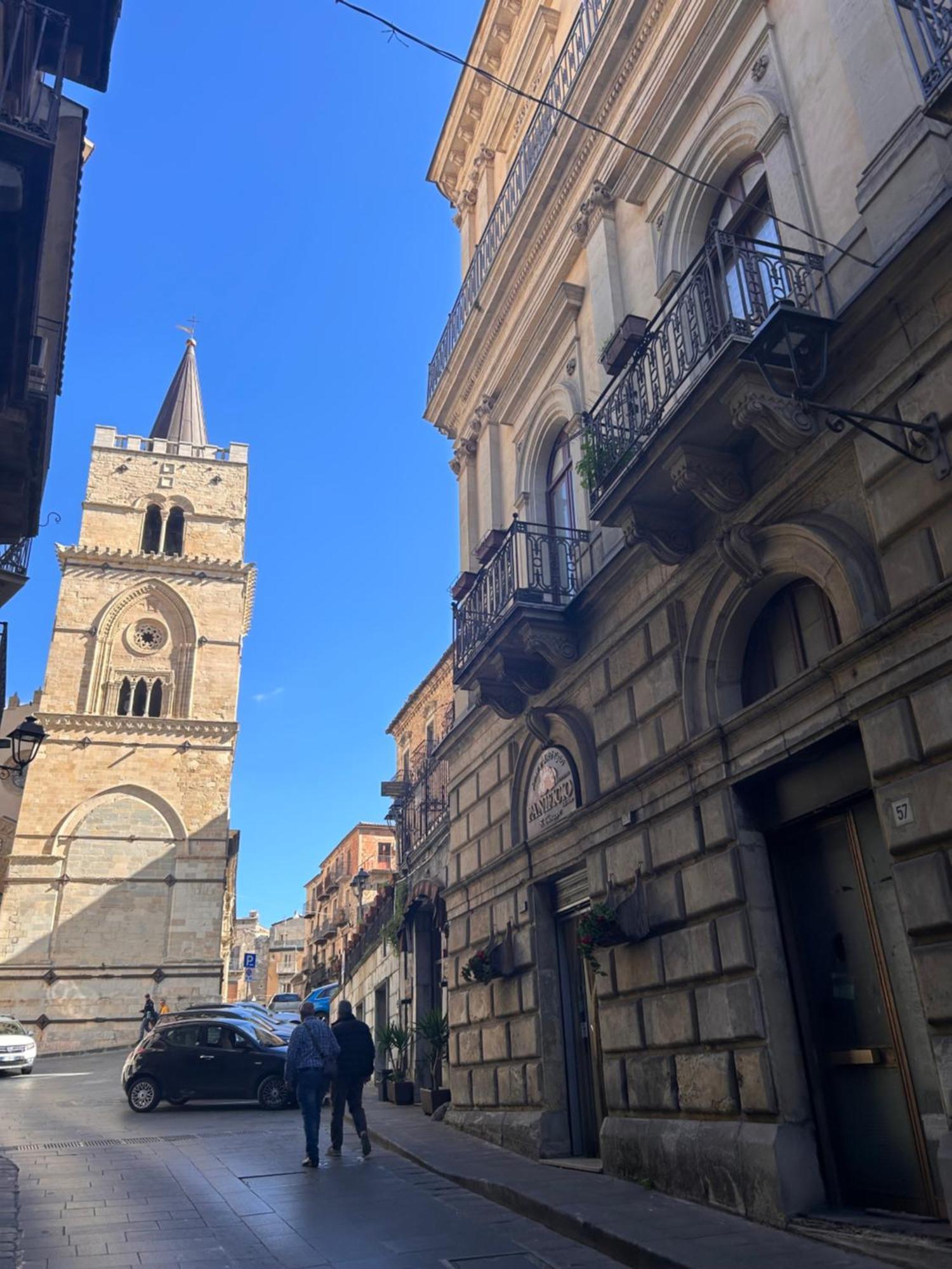 Elegante Appartamento Privato In Palazzo Storico Del XVIII - Pieno Centro 尼科西亚 外观 照片